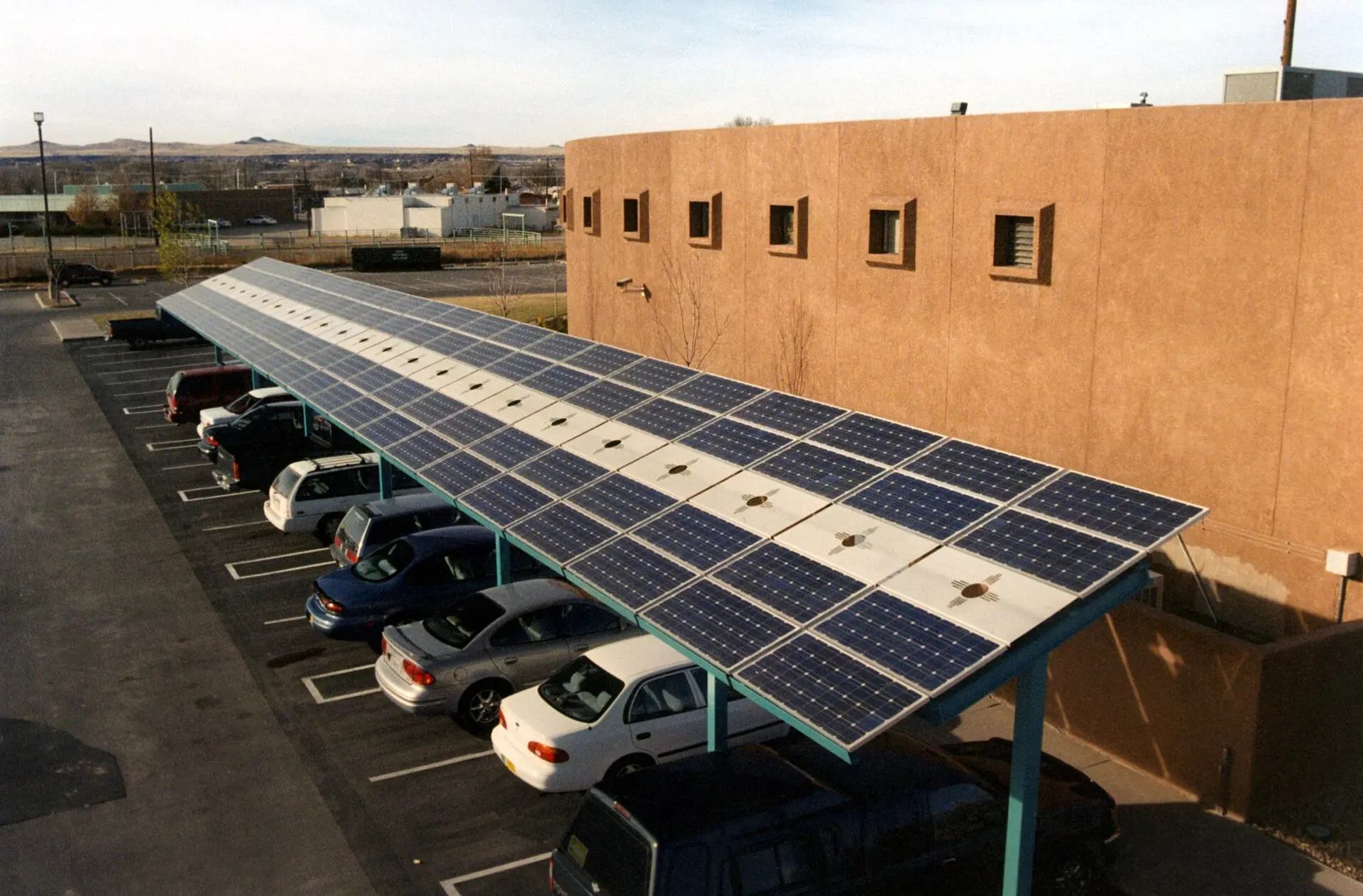 โรงจอดรถโซล่าเซลล์ (Solar Carport) คุ้มไหมสำหรับบ้าน